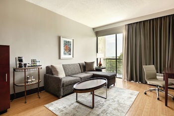 Junior Suite, 1 King Bed, Accessible, Bathtub (Mobility/ Hearing Accessible, Low Fl)