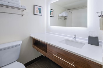 Standard Room, 1 King Bed, Accessible, Non Smoking