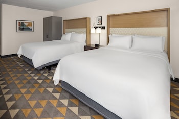 Standard Room, 2 Queen Beds, Roll-in Shower (Mobility)