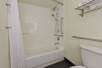 Standard Room, 2 Queen Beds, Accessible Bathtub, Non Smoking (Communications)