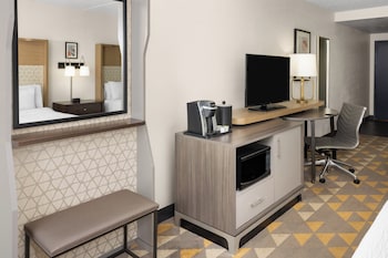 Standard Room, 2 Queen Beds, Roll-in Shower (Mobility)