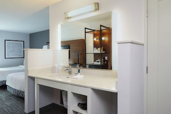 Traditional Room, 2 Queen Beds (Mobility/Hearing Access, Roll-In Shwr)
