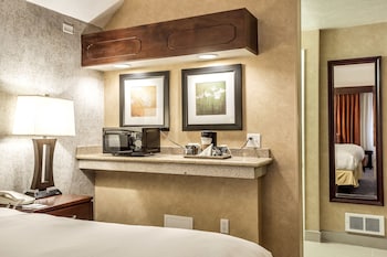 Premium Room, 1 King Bed, Non Smoking, Balcony