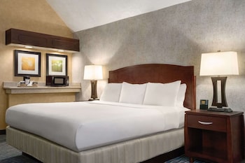Premium Room, 1 King Bed, Non Smoking, Balcony