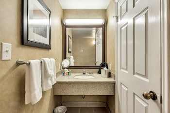 Premium Room, 1 King Bed, Non Smoking, Balcony