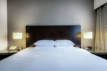Junior Suite, 1 King Bed, Accessible, Non Smoking (Roll-in Shower)