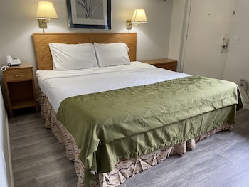 Standard Room, 1 King Bed, Non Smoking