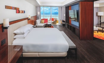 Suite, 1 King Bed (Regency)
