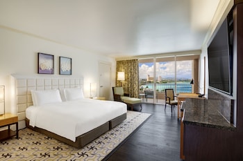 Deluxe Room, 1 King Bed, Oceanfront