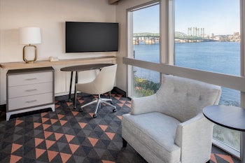 Premium Room, 1 King Bed, River View
