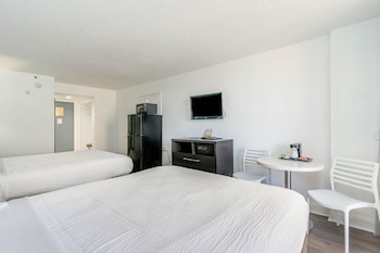 Oceanfront Room 2 Queen Beds No Balcony
