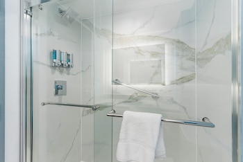 Oceanfront King Suite