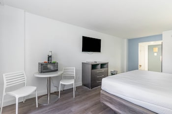 Oceanfront Room King Bed with Balcony