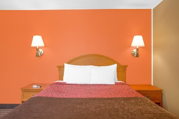 Standard Room, 1 Queen Bed, Refrigerator & Microwave