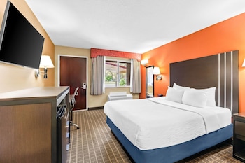 Standard Room, 1 Queen Bed, Refrigerator & Microwave