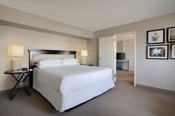 Club Suite, 1 Bedroom (Mobility Accessible, Roll-In Shower)