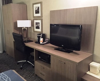 Room, 2 Queen Beds, Non Smoking (2nd Floor)
