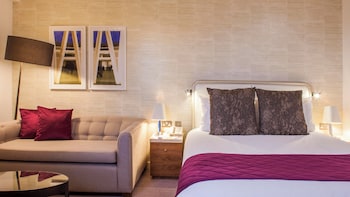 Premium Room, 1 Queen Bed with Sofa bed