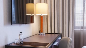 Standard Room, 1 Queen Bed