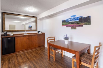 Suite, 2 Queen Beds, Non Smoking (One-Bedroom, Water View)