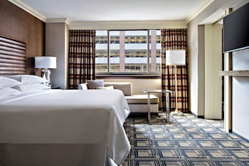 Executive Suite, 1 King Bed with Sofa bed