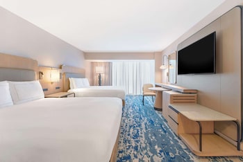 Room, 2 Queen Beds, Accessible (Mobility, Roll-In Shower)