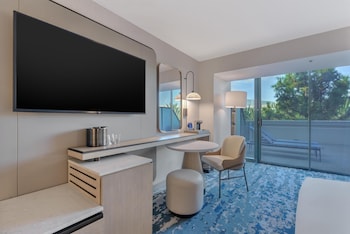 Room, 1 King Bed, Balcony