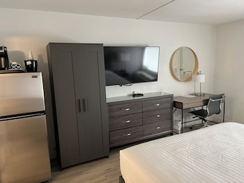 Standard Room, 1 King Bed, Mobility Accessible