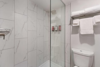 Standard Room, 1 King Bed, Patio