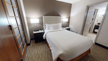 Deluxe Suite, 1 King Bed, Accessible, Non Smoking