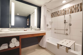 Suite, Accessible, Bathtub (2 Double Beds)