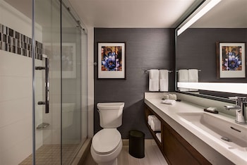 Premium Suite, 1 King Bed, Accessible (Hearing)