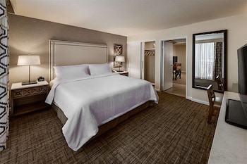 Premium Suite, 1 King Bed, Accessible (Hearing)