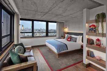 Room, 1 Queen Bed (Skyline)