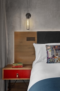 Room, 1 King Bed (Fort)