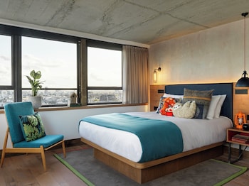 Room, 1 Queen Bed (Skyline)