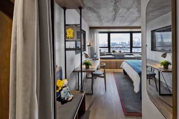 Room, 1 King Bed (Lookout)