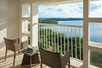 Deluxe Room, 1 King Bed, Balcony, Lagoon View