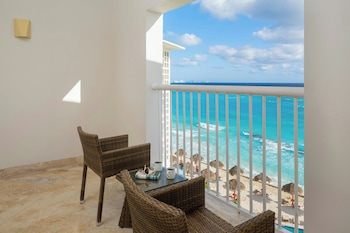 Deluxe Room, 1 King Bed, Ocean View