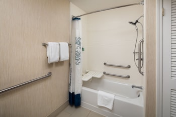 Studio, 1 Queen Bed with Sofa bed (Mobility/Hearing Accessible, Tub)