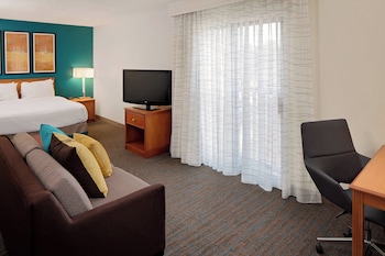 Studio, 1 Queen Bed with Sofa bed (Mobility/Hearing Accessible, Tub)