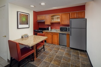 Studio, 1 Queen Bed with Sofa bed (Mobility/Hearing Accessible, Tub)