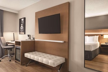 Premium Room, 1 King Bed, Non Smoking, Tower
