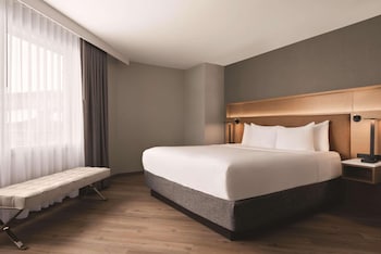 Premium Room, 1 King Bed, Non Smoking, Tower
