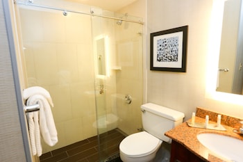 Suite, 1 King Bed, Non Smoking, Poolside (1 Bedroom)