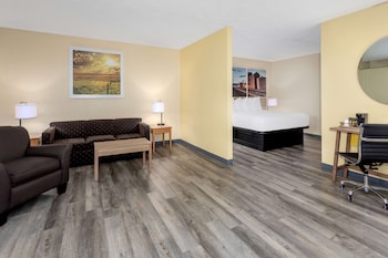 Executive Suite, 1 King Bed, Non Smoking