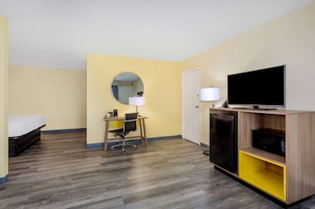 Executive Suite, 1 King Bed, Non Smoking