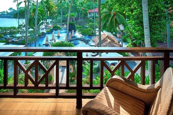 Deluxe Room, 1 King Bed, Non Smoking, Pool View (Balcony)
