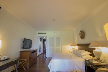 Superior Room, 1 King Bed, Non Smoking (Balcony)