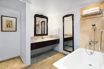 Executive Suite, 1 Bedroom, Non Smoking, Balcony